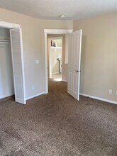 490 NE 64th Way in Hillsboro, OR - Building Photo - Building Photo