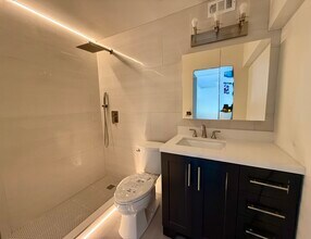 2800 N Lake Shore Dr, Unit 2603 in Chicago, IL - Building Photo - Building Photo