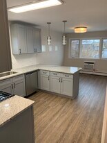 5861 W Gunnison St, Unit 1 in Chicago, IL - Building Photo