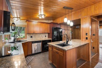 9905 Woodlake Cove in Austin, TX - Foto de edificio - Building Photo