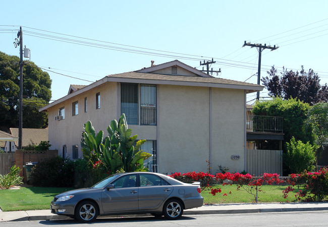 1230 Azalea St in Oxnard, CA - Building Photo - Building Photo