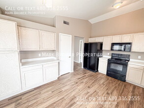 3023 W Lone Cactus Dr in Phoenix, AZ - Building Photo - Building Photo