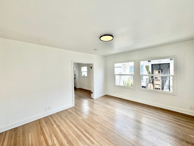 property at 338 N Kingsley Dr