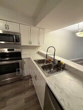 1517 Chateaux De Ville Ct in Clearwater, FL - Building Photo - Building Photo