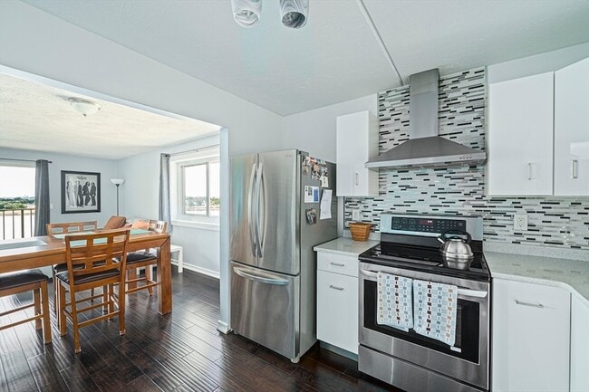 200 Cove Way, Unit 1012 in Quincy, MA - Building Photo - Building Photo