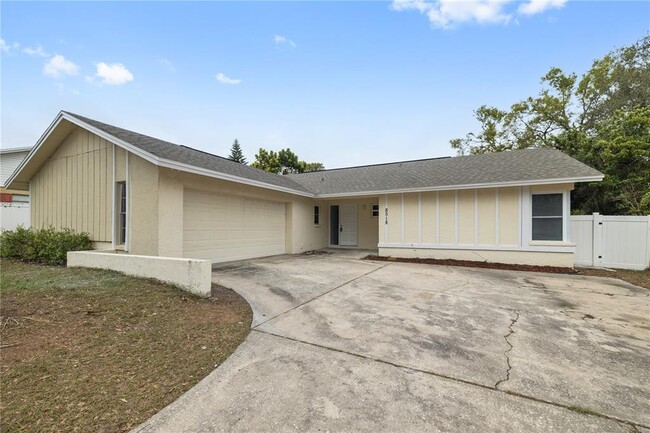 8518 Renald Blvd in Tampa, FL - Building Photo - Building Photo