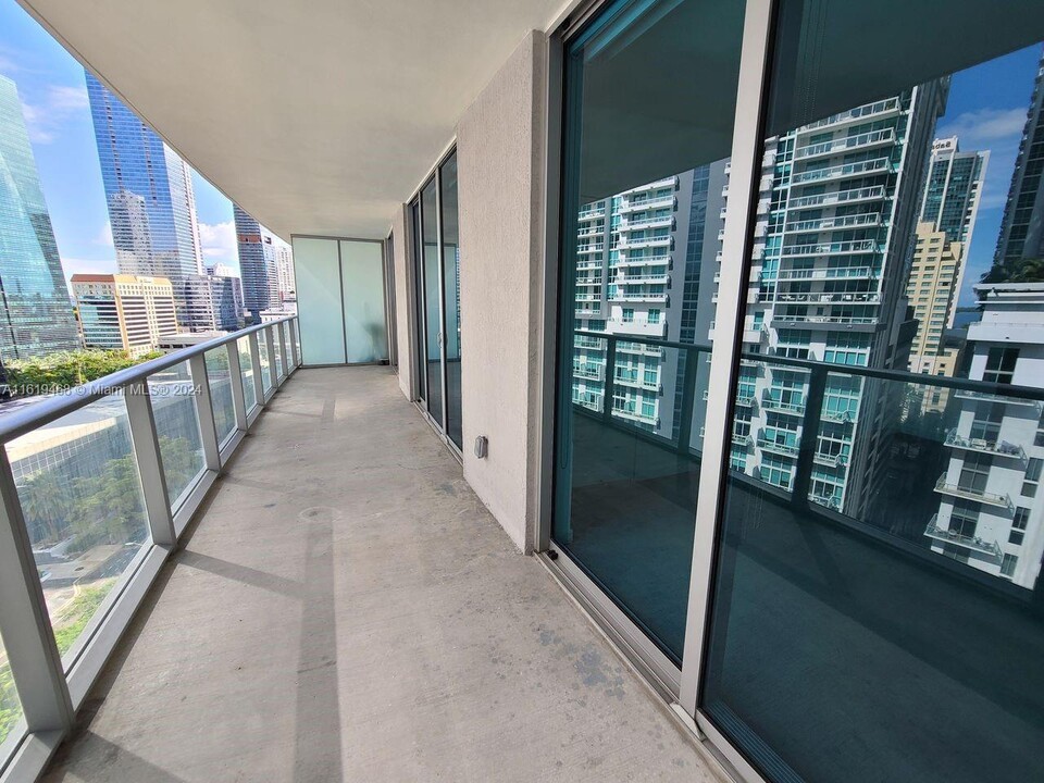 1100 S Miami Ave, Unit 1211 in Miami, FL - Building Photo