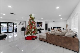 551 SW 127th Ave in Miami, FL - Building Photo - Building Photo