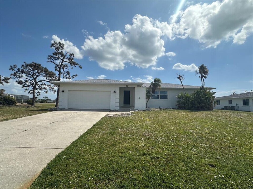 65 Oakland Hills Pl in Rotonda West, FL - Building Photo