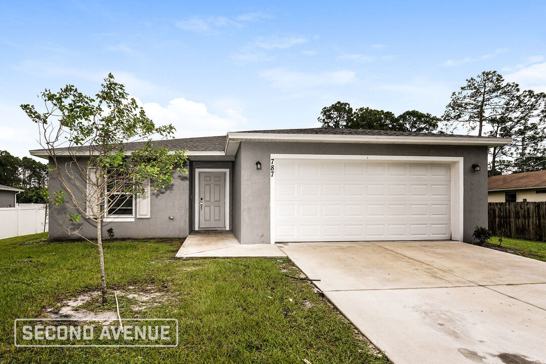 787 Genevo Ave SW in Palm Bay, FL - Building Photo