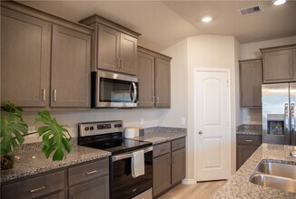 2145 Chief St in Bryan, TX - Foto de edificio - Building Photo