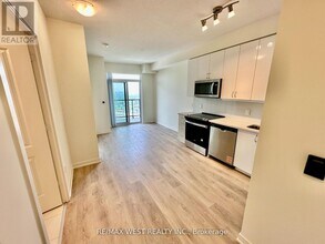 38 Annie Craig Dr in Toronto, ON - Building Photo - Building Photo