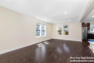 70 Stanley Ave, Unit 70 in Medford, MA - Foto de edificio - Building Photo