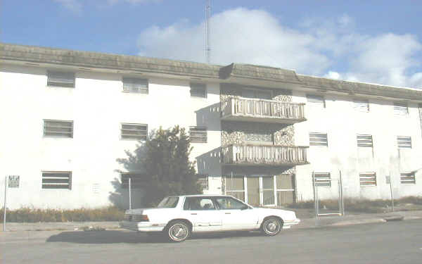 55 E 4th St in Hialeah, FL - Foto de edificio