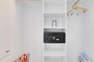 2602 E Hallandale Beach Blvd in Hallandale Beach, FL - Foto de edificio - Building Photo