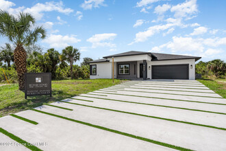 661 J.A. Bombardier Blvd in Palm Bay, FL - Building Photo - Building Photo