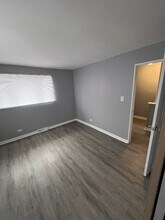 5055 W Gladys Ave in Chicago, IL - Foto de edificio - Building Photo