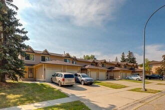 Woodlands Townhomes in Calgary, AB - Building Photo - Building Photo