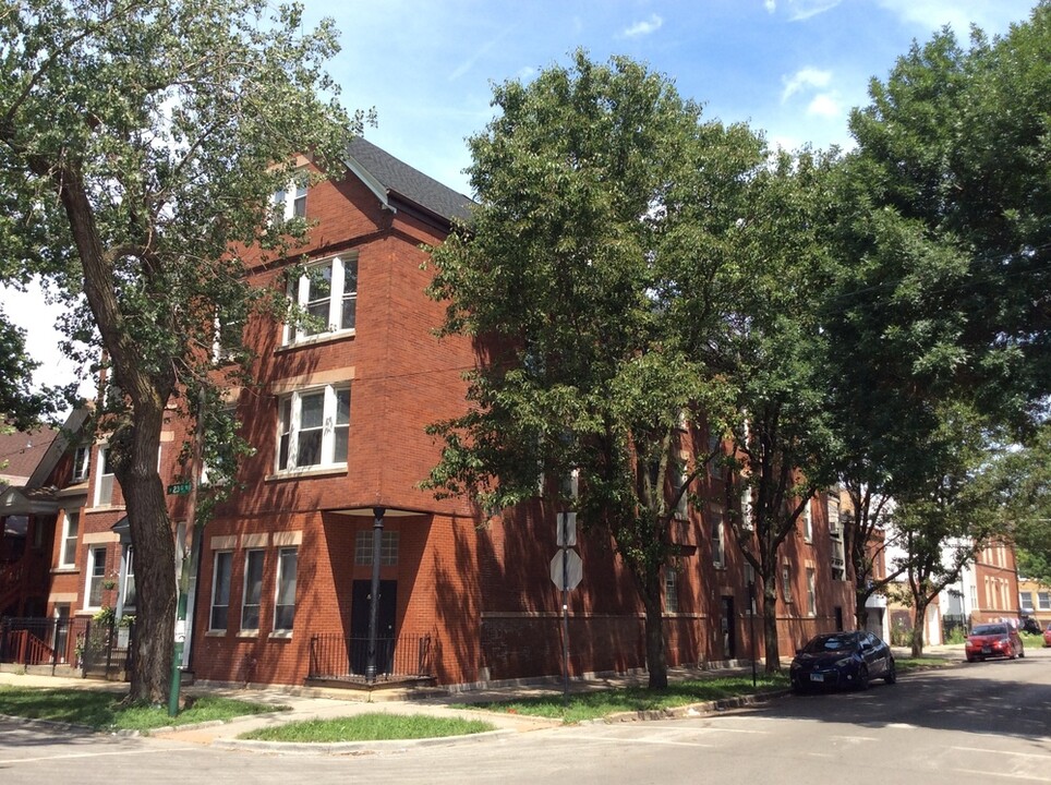 2258 S Washtenaw Ave in Chicago, IL - Building Photo