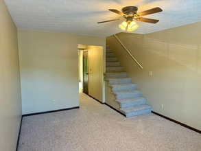 1616 Spring Valley Dr in Huntington, WV - Building Photo - Building Photo