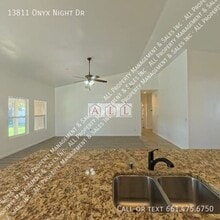 13811 Onyx Night Dr in Bakersfield, CA - Building Photo - Building Photo