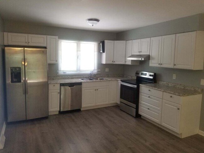 2208 State St in Peru, IL - Building Photo - Building Photo