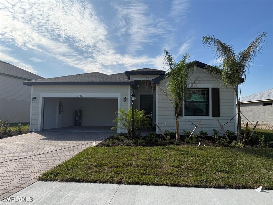 14845 Palamos Cir in Ft. Myers, FL - Building Photo