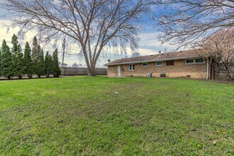 2106 Campbell Dr in Champaign, IL - Building Photo - Building Photo