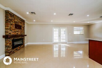 300 East 10th Street in Lehigh Acres, FL - Building Photo - Building Photo