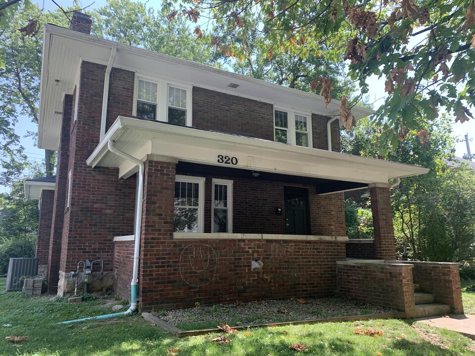 320 N Lincoln St in Bloomington, IN - Foto de edificio