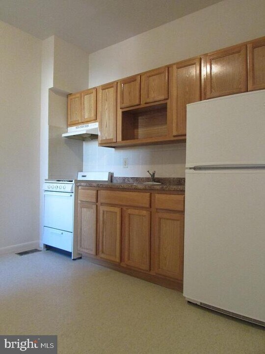419 N 32nd St-Unit -2 in Philadelphia, PA - Building Photo