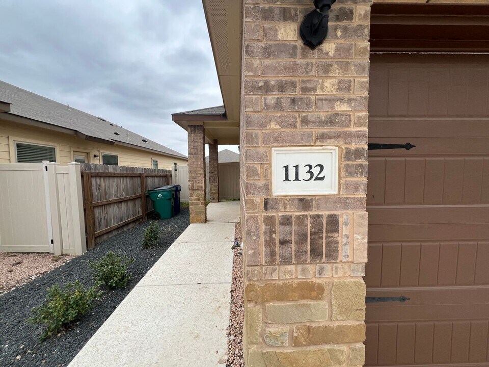 1132 Renee Way in Seguin, TX - Building Photo