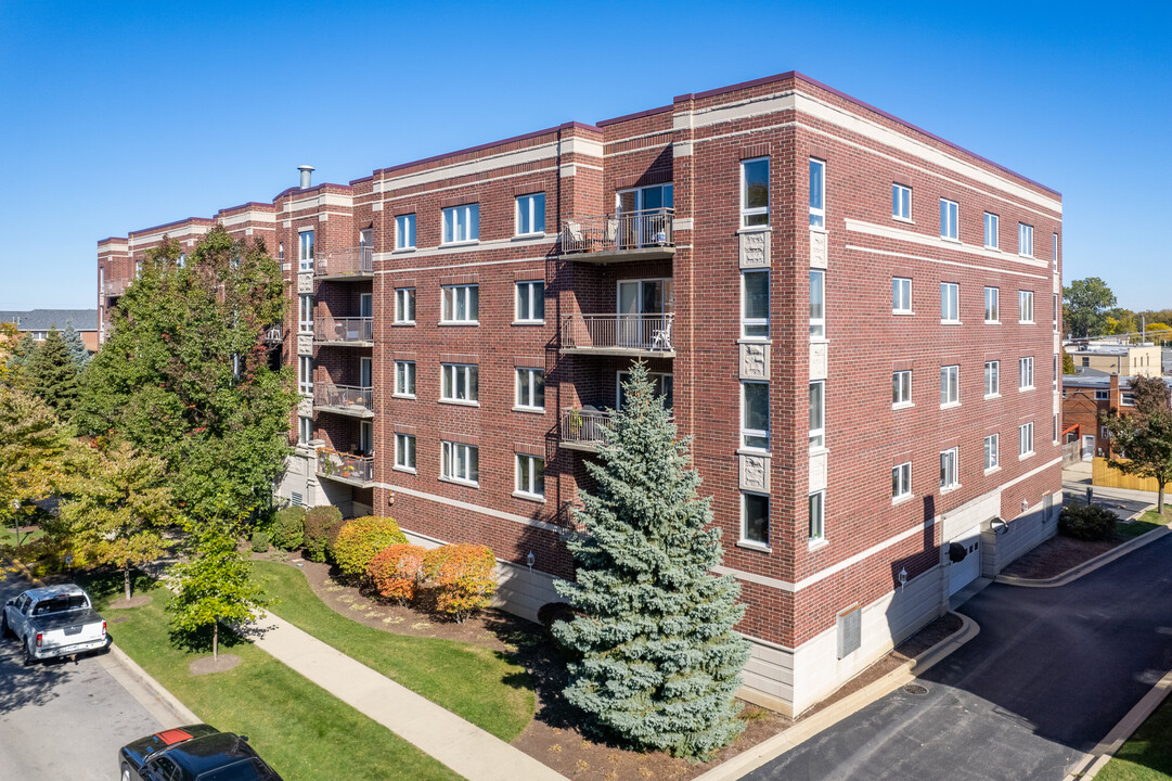 435 Alles St in Des Plaines, IL - Building Photo