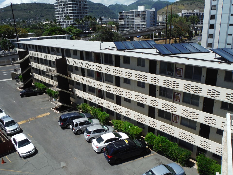 Waikahe in Honolulu, HI - Building Photo