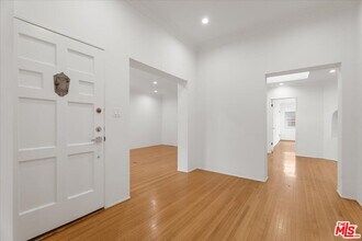 205 S Reeves Dr in Beverly Hills, CA - Building Photo - Building Photo