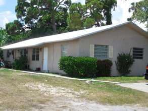 5378 SE Driftwood Ave in Stuart, FL - Building Photo - Building Photo