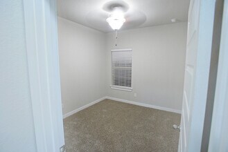 7119 Faith Wy in San Antonio, TX - Foto de edificio - Building Photo