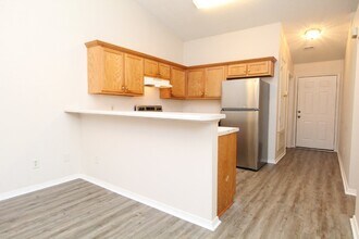 5600 W Shore Dr in Pensacola, FL - Building Photo - Building Photo