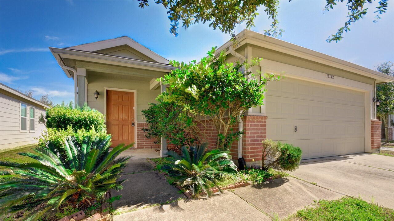 18742 Westgate Park Dr in Cypress, TX - Building Photo