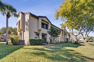 1025 NW 105th Way in Plantation, FL - Foto de edificio - Building Photo