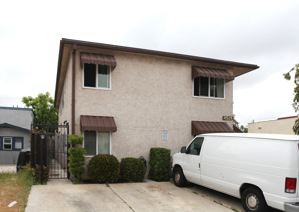 4525 34TH St in San Diego, CA - Foto de edificio
