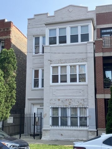 2451 W Rice St, Unit 03 in Chicago, IL - Building Photo