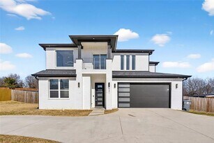 531 W Laureland Rd in Dallas, TX - Building Photo