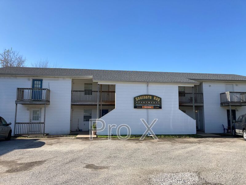 3802 College View Dr in Joplin, MO - Building Photo