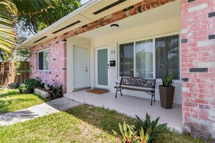 22 SE 13th Terrace in Dania Beach, FL - Building Photo