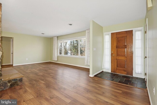 10624 Marbury Rd in Oakton, VA - Building Photo - Building Photo