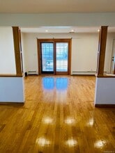 24 Cable Ln in Hicksville, NY - Building Photo - Building Photo