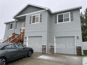 9022 W Campus Dr in Spokane, WA - Building Photo - Building Photo