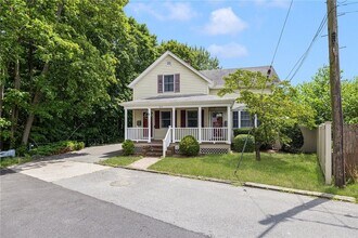 29 Fenner Ave in East Providence, RI - Building Photo - Building Photo