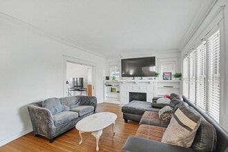 7045 Pershing Ave in University City, MO - Building Photo - Building Photo